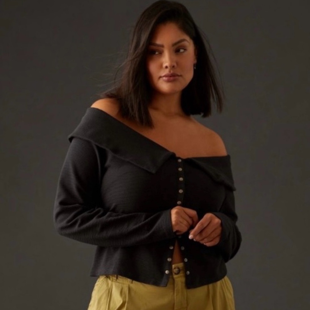 MAEVE by Anthropologie Black Off-Shoulder Ribbed Top with snap Button Detail